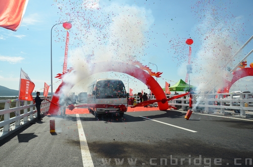 黑瞎子岛乌苏大桥顺利建成通车